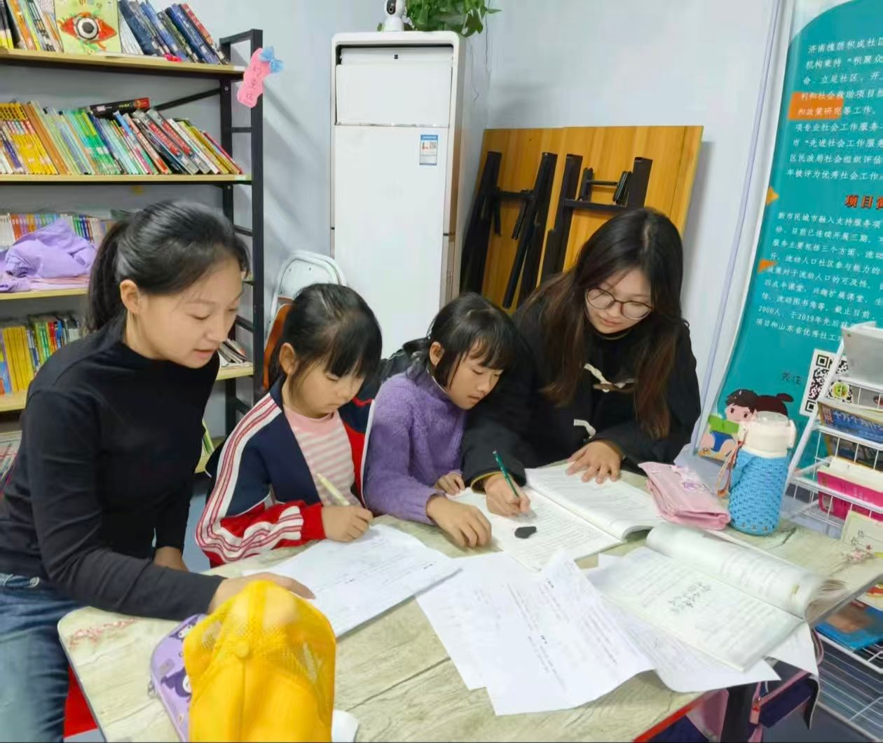 我院阳光先锋青年志愿者协会开展积成社“四点半课堂”活动