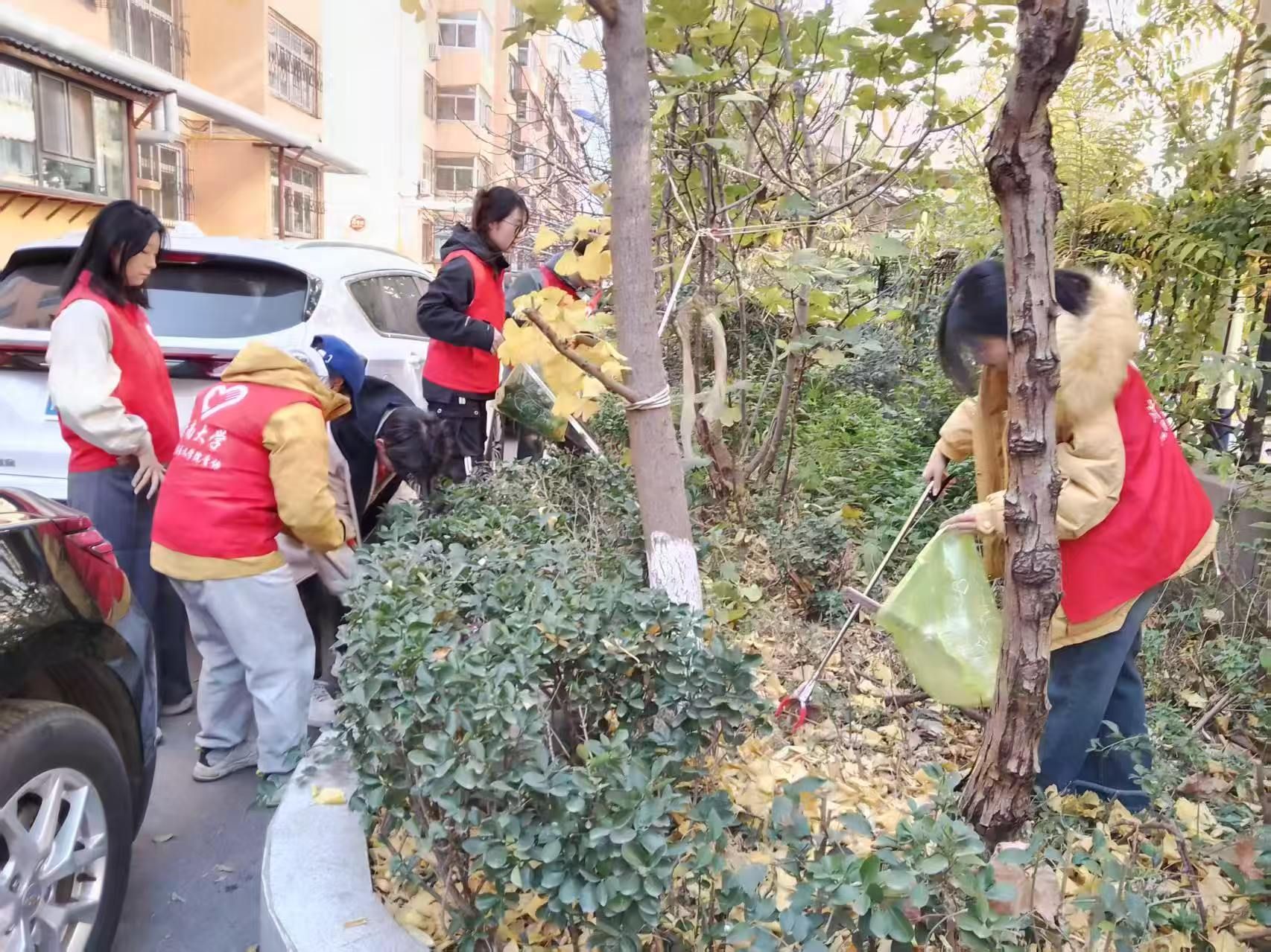 政法青协开展“校社联盟”环境整治专项志愿活动