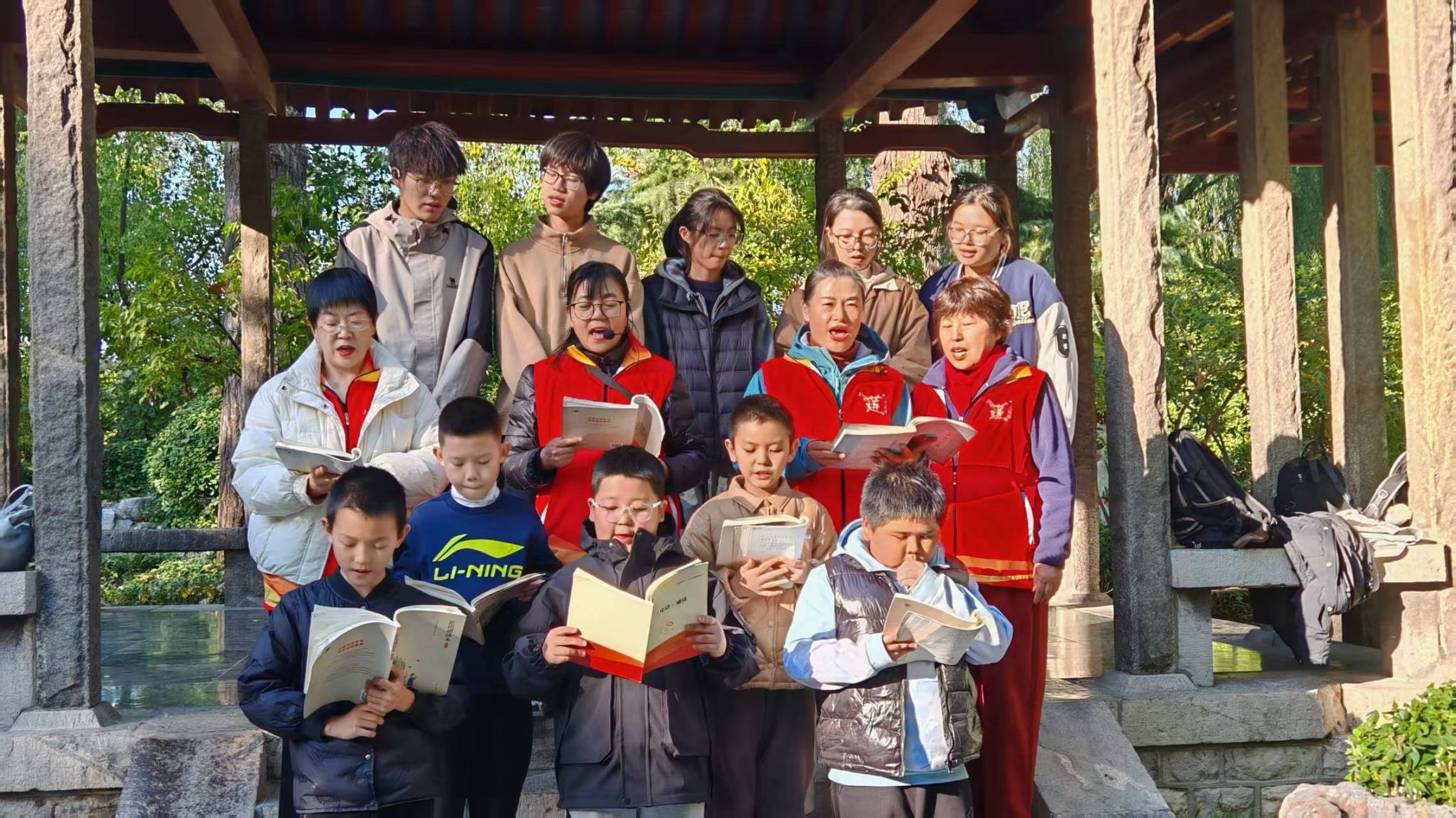 我院阳光先锋青年志愿者协会开展“莲子文宣团”活动