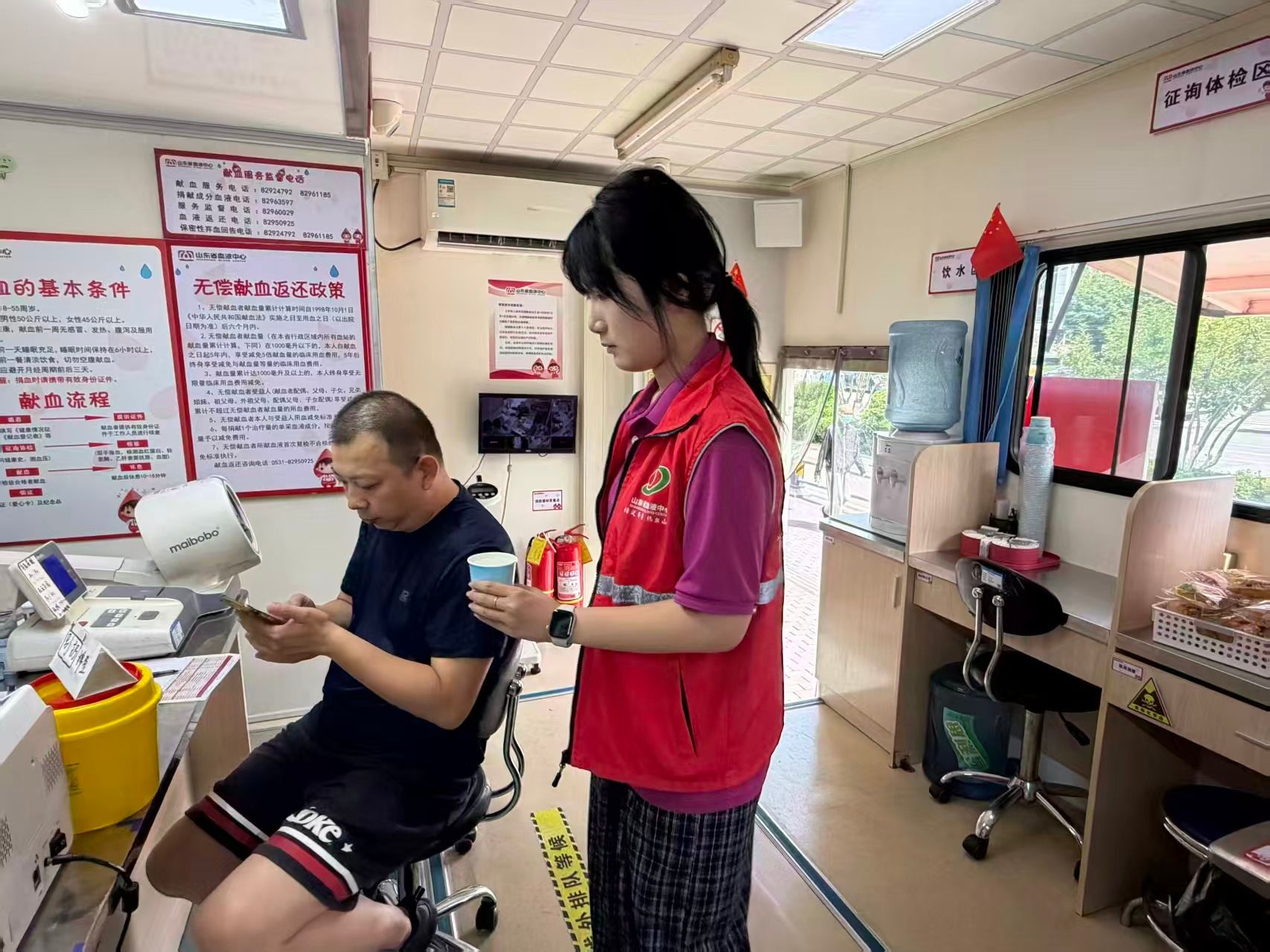 政法青协开展“热血青春，志愿同行”无偿献血志愿服务活动