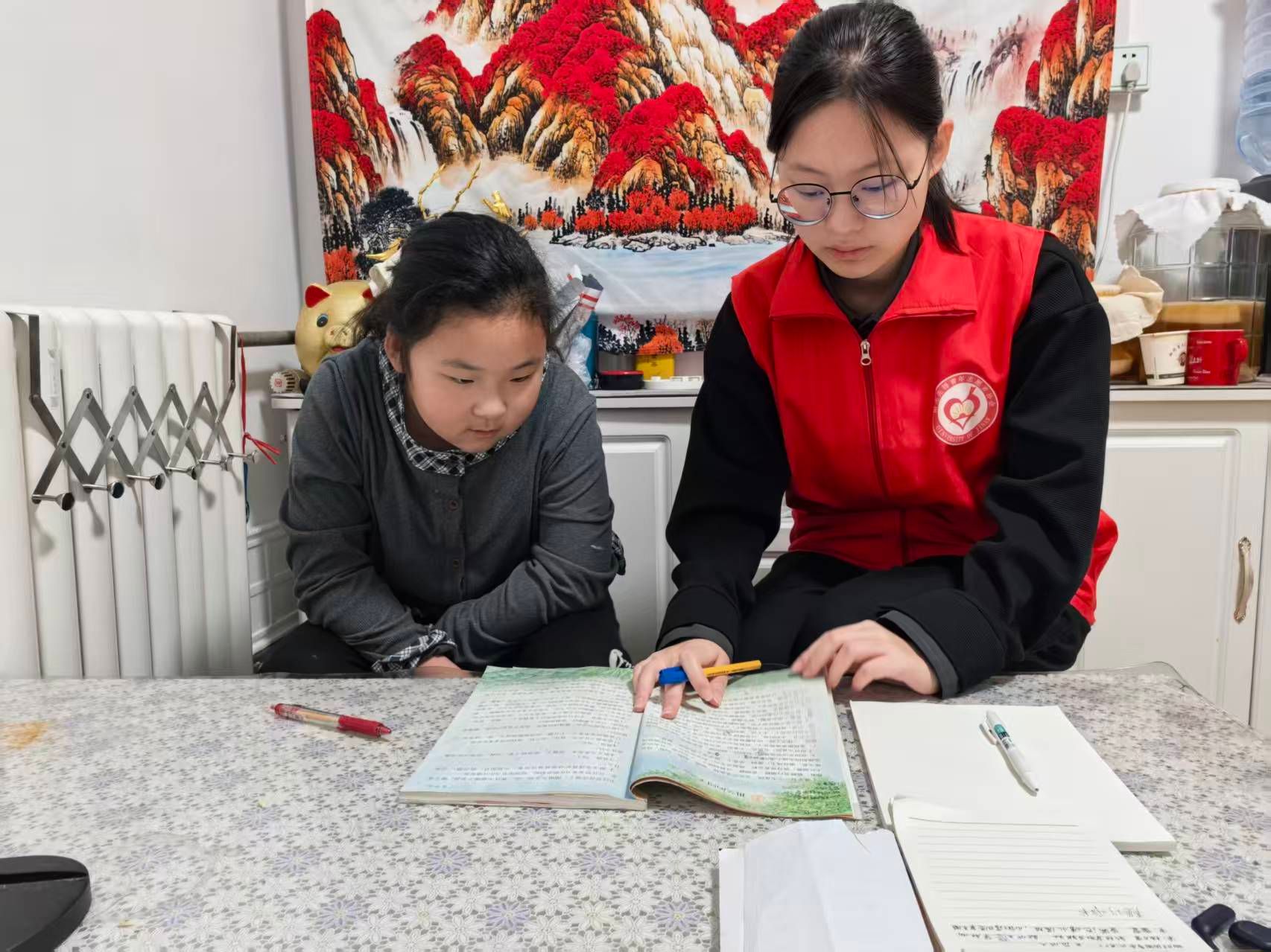 政法青协开展“兜有爱·历伴童行”活动