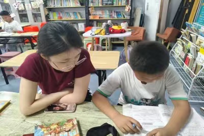 政法青协开展积成社“四点半课堂”活动