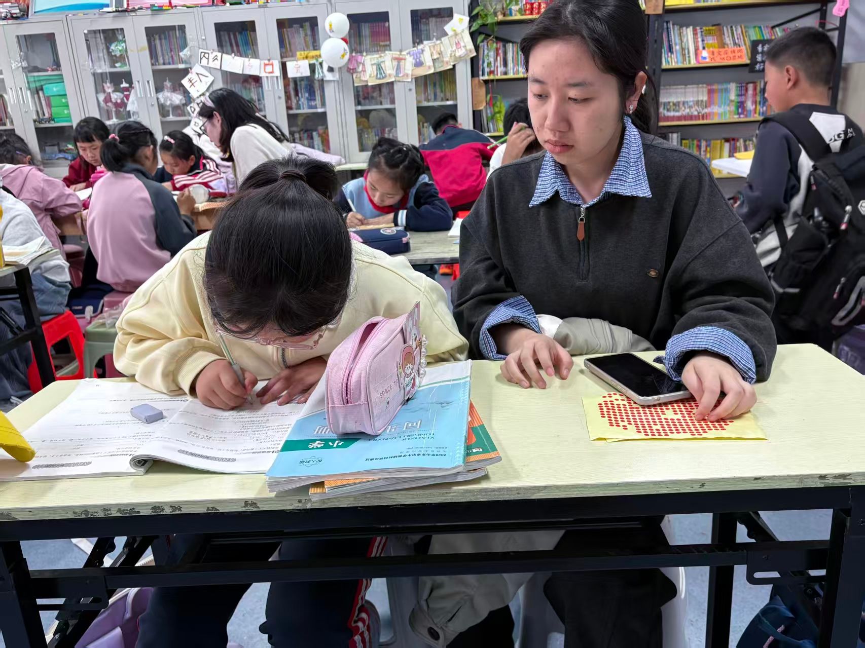 政法青协开展积成社“四点半课堂”志愿服务活动