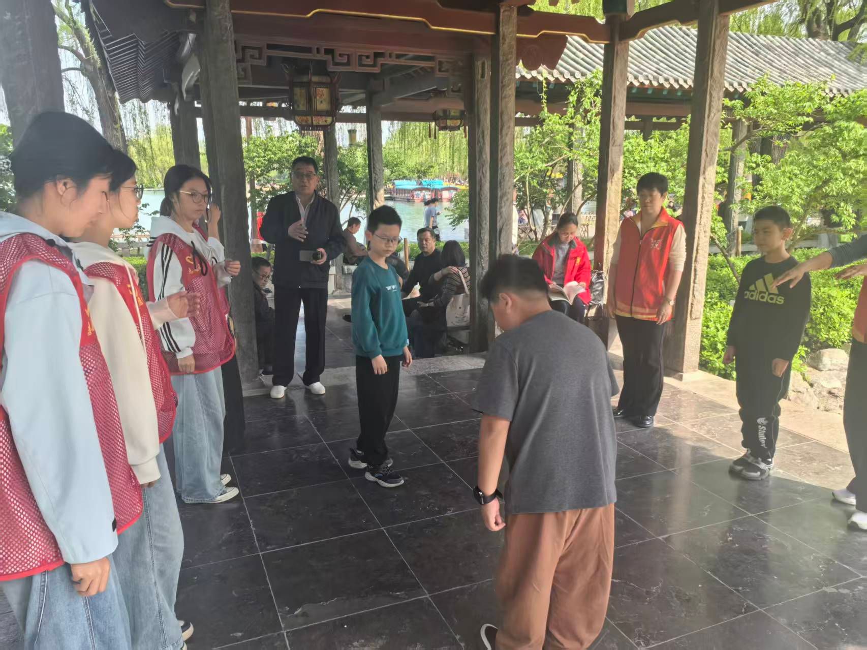 政法青协开展“莲子文宣团”活动