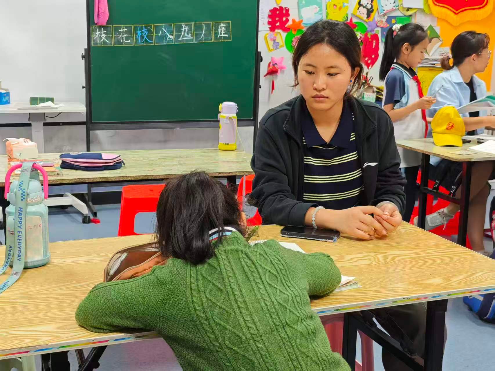 政法青协开展积成社“四点半课堂”活动