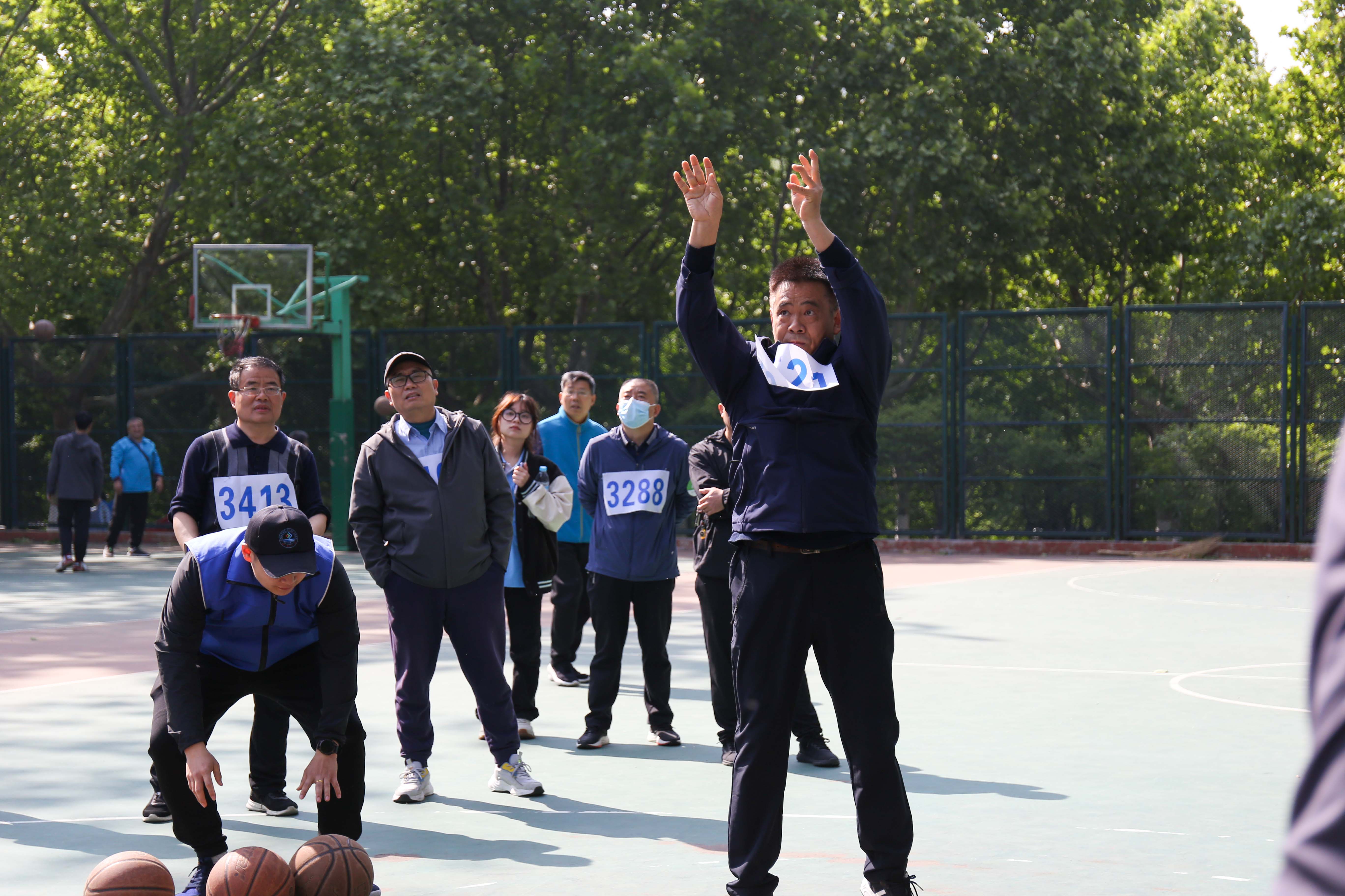 我院教师在教工篮球定点投篮比赛中荣获佳绩-济南大学政法学院