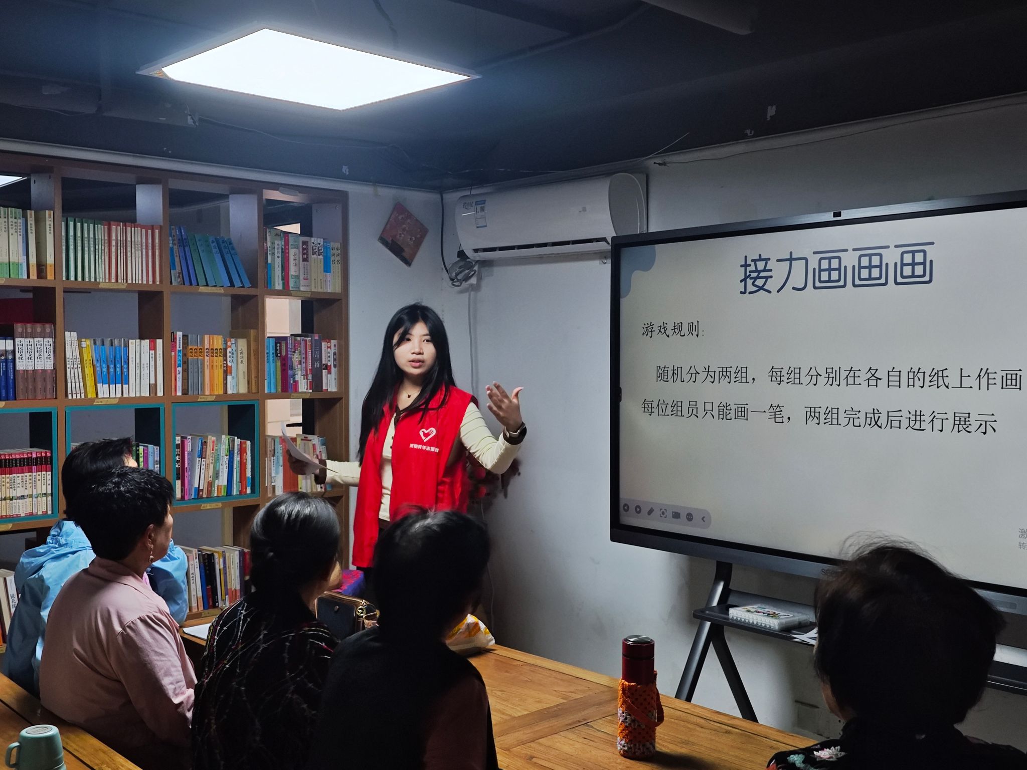 共绘社区景，同筑邻里情——我院社工实习生顺利开展随迁老人小组第三节活动